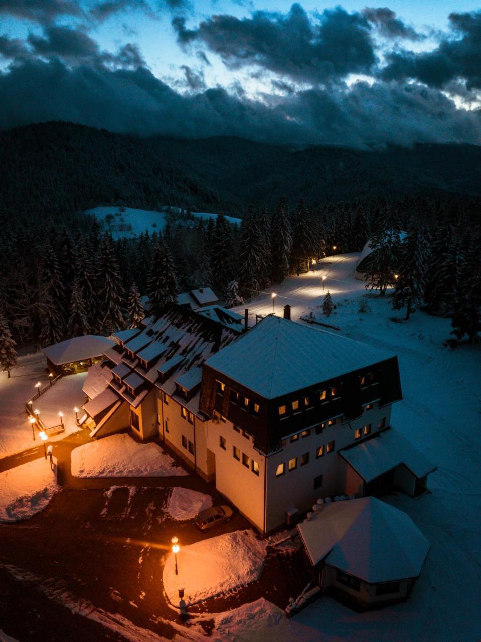 Hotel Zlatarski Zlatnik Nova Varoš Buitenkant foto